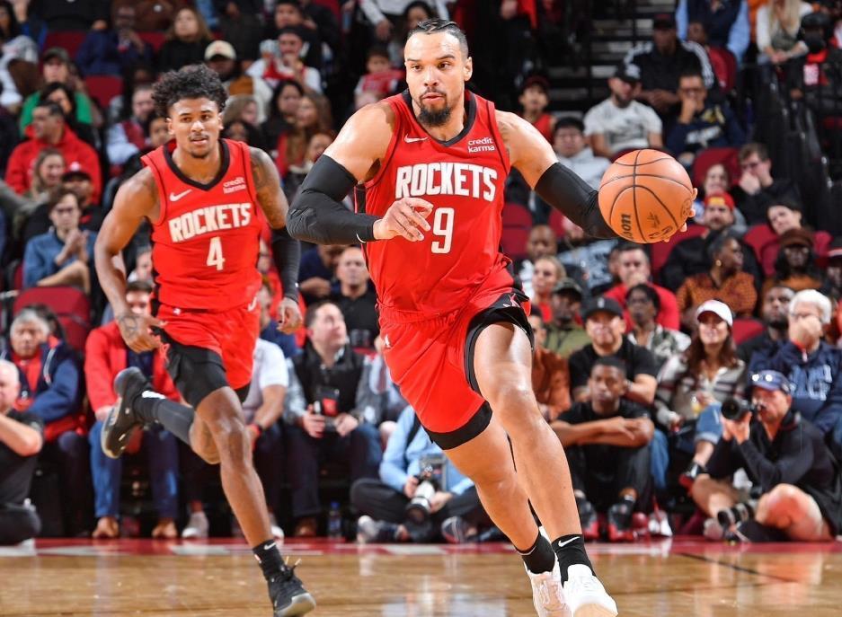 乐竞体育官方手机入口-场均11+5，三分命中率超5成！恭喜火箭队，超级射手月底归队助力